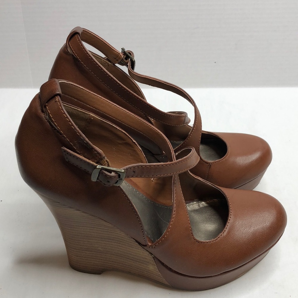 Mia Brown vegan 5 inch platform wedge size 9 EUC